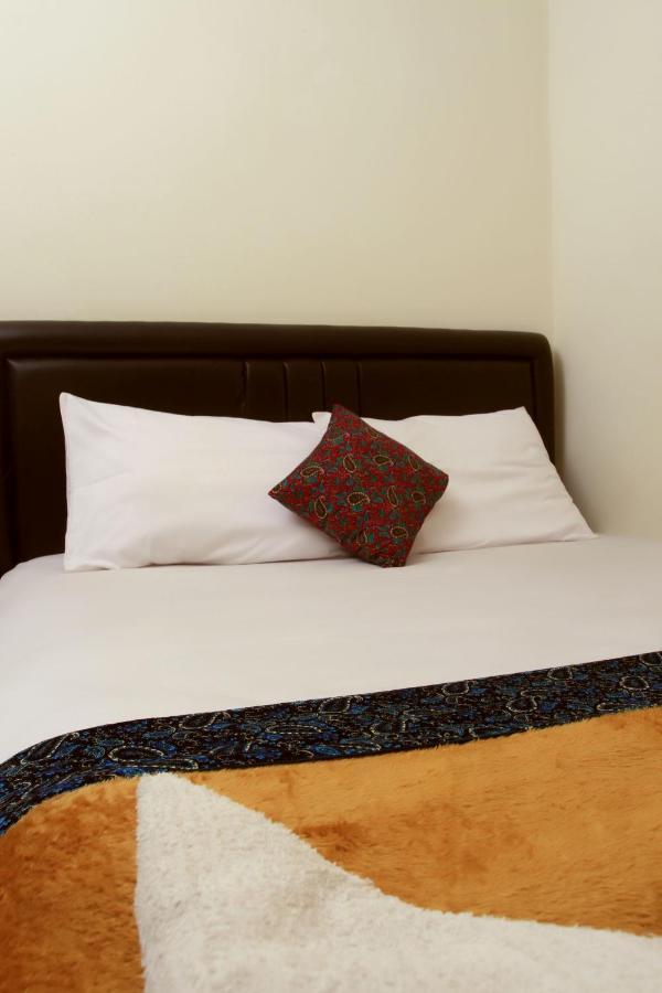 Отель Bantal Guling Trans Бандунг Экстерьер фото